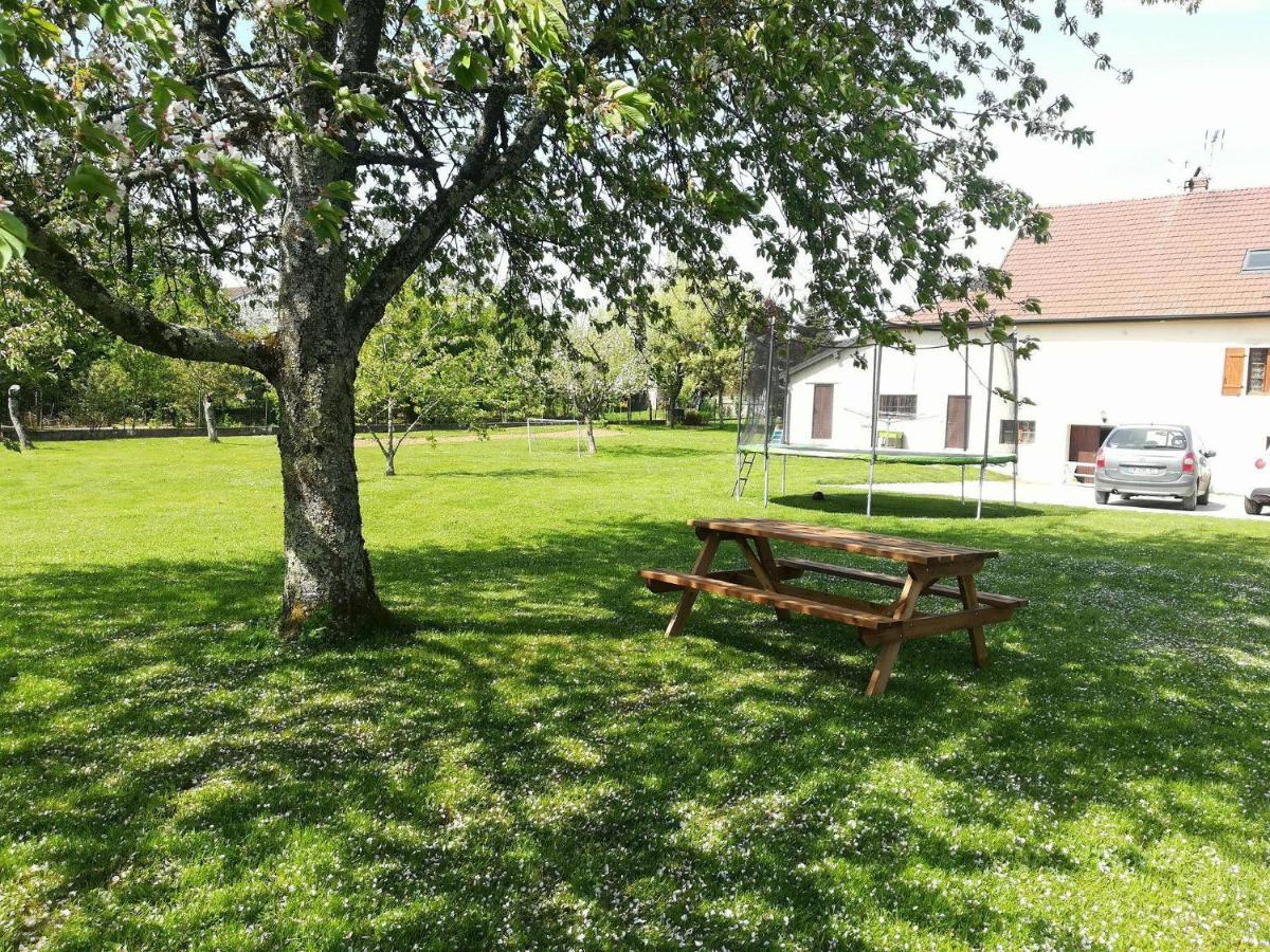 Studio A La Campagne Dans Corps De Ferme Renovee Chancey Exterior photo