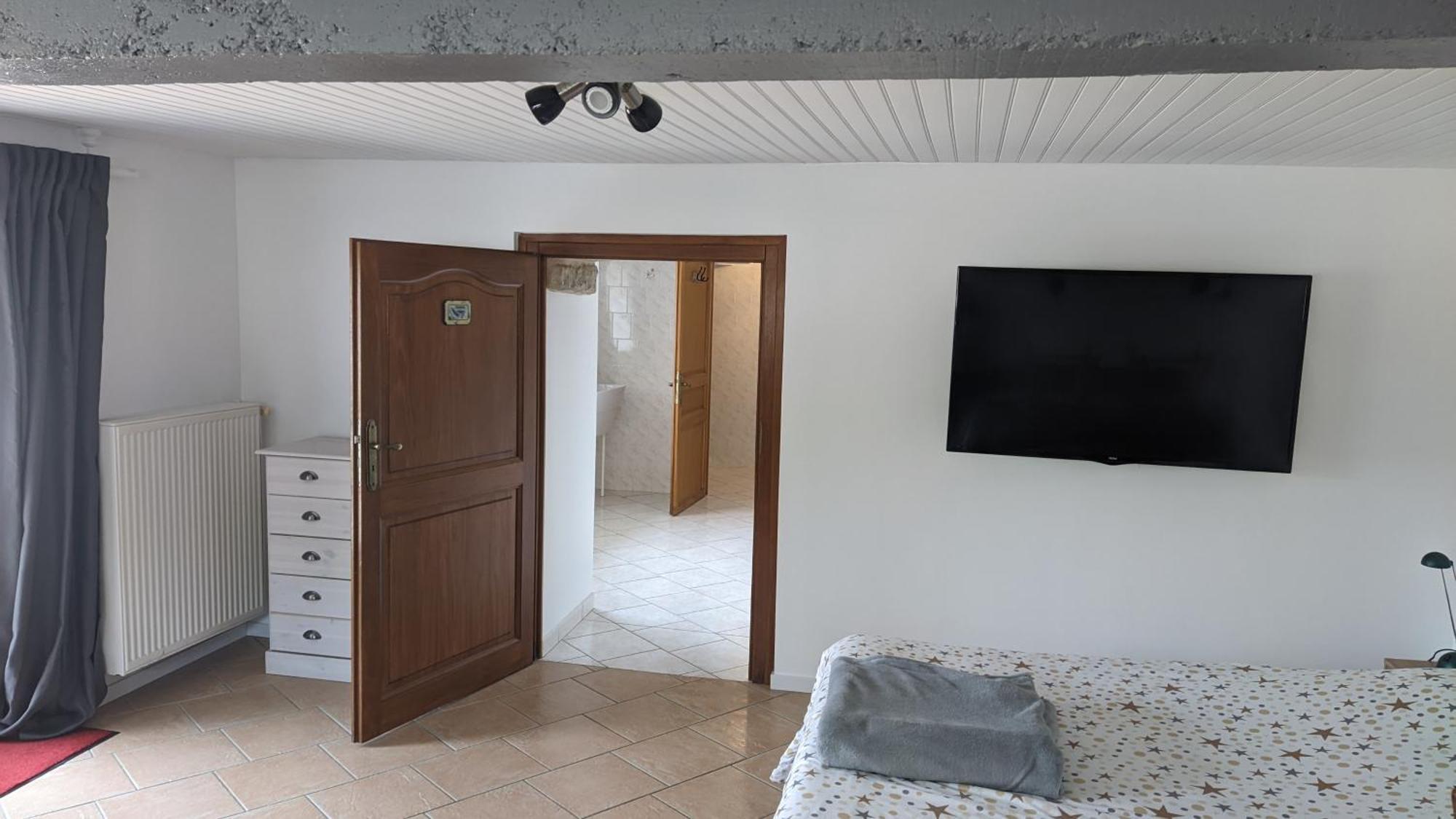 Studio A La Campagne Dans Corps De Ferme Renovee Chancey Room photo